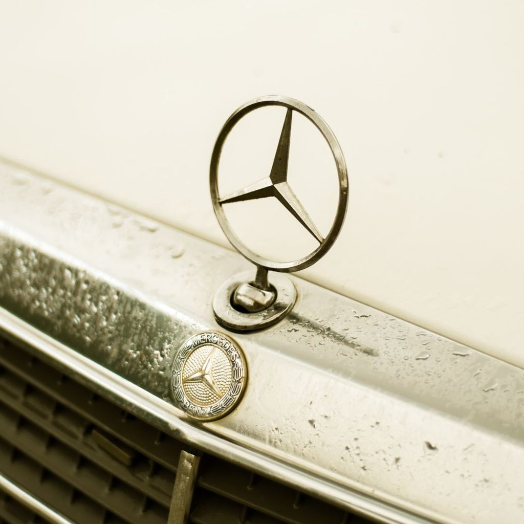 Professional Mercedes repair automotive service facility with modern diagnostics